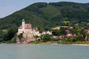 Schonbuhel Castle, Wachow Valley