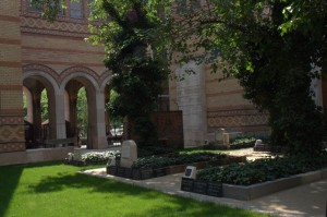 Synagogue Courtyard/Memorial