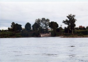 Mothballed sternwheeler (near Salem)