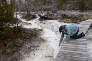 Les tests the water (it's warm)