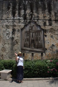 Marion in front of the fort