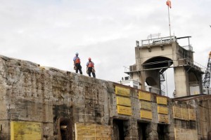 Lock workers