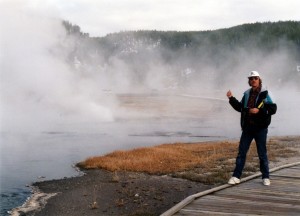 Les shows off the geyser pool