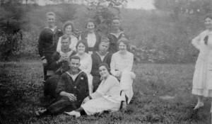 Mildred Baron Chernoff (back row 2nd from left), Lillian Baron Hoffman (middle row on right)?, Rose Baron Rudnitsky at right? 