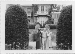 Katherine Vaughan Kessler, Baron Kessler, and unknown.   Princeton?  (Maybe Hill School)