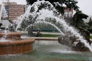 Daniel photographs the fountain