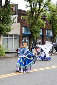 Even more Latina dancing